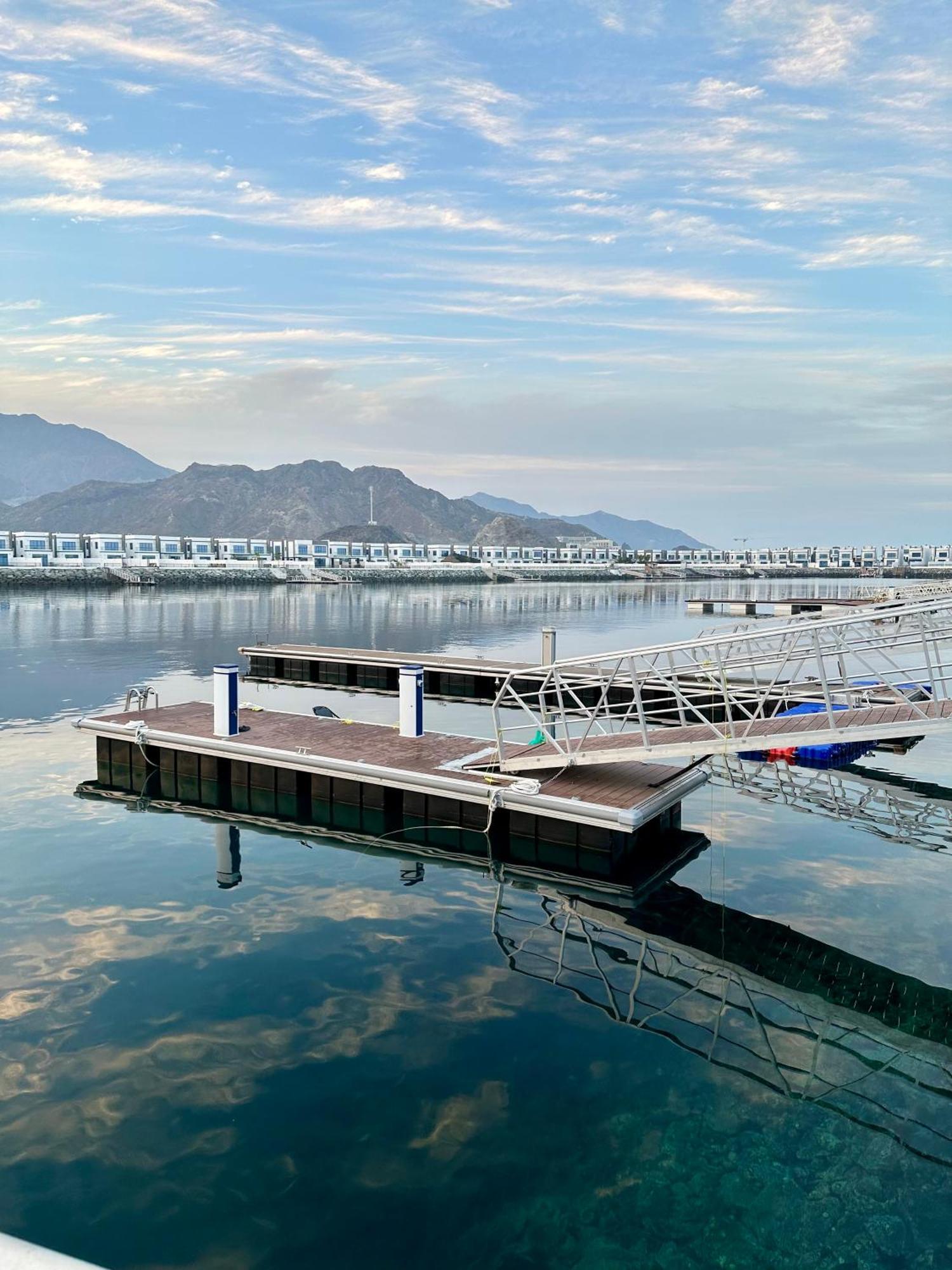 Al Dana Sea View Villa Fudzsejra Szoba fotó